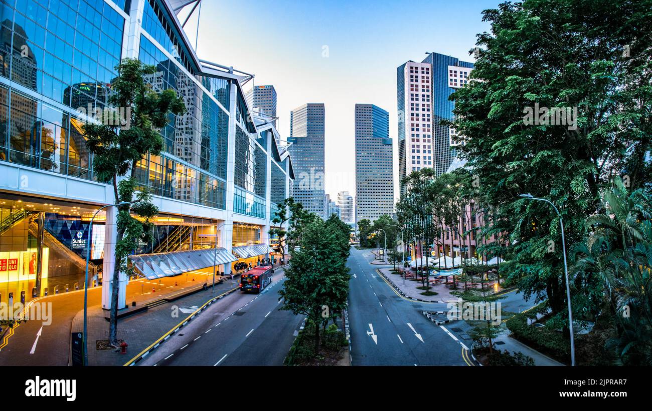 Suntec City Blick vom Tamasek Boulevard, Singapur. Stockfoto