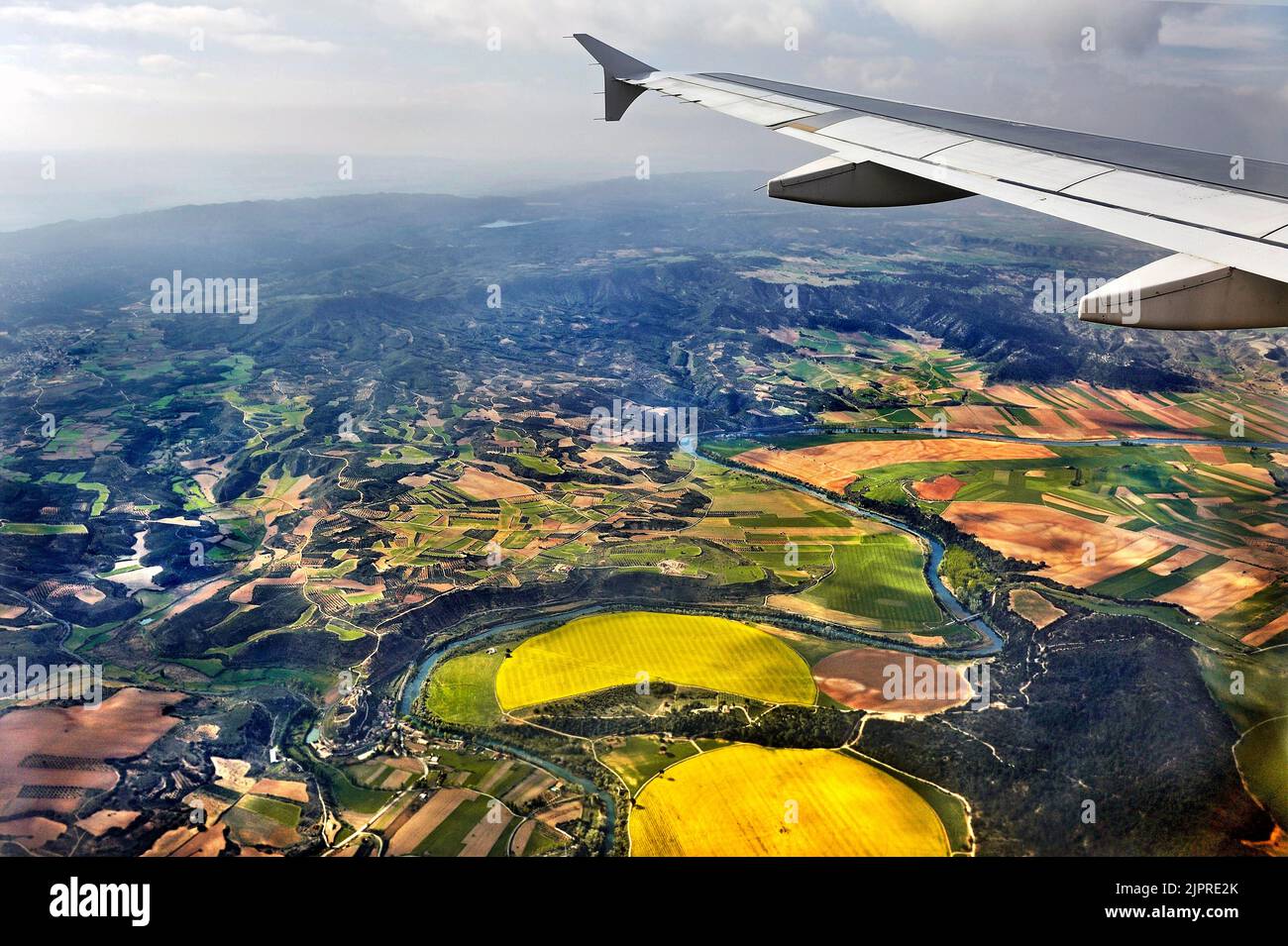 Flug Frankfurt-Madrid, spanische Felder und Wälder unter dem Flügel, Spanien Stockfoto