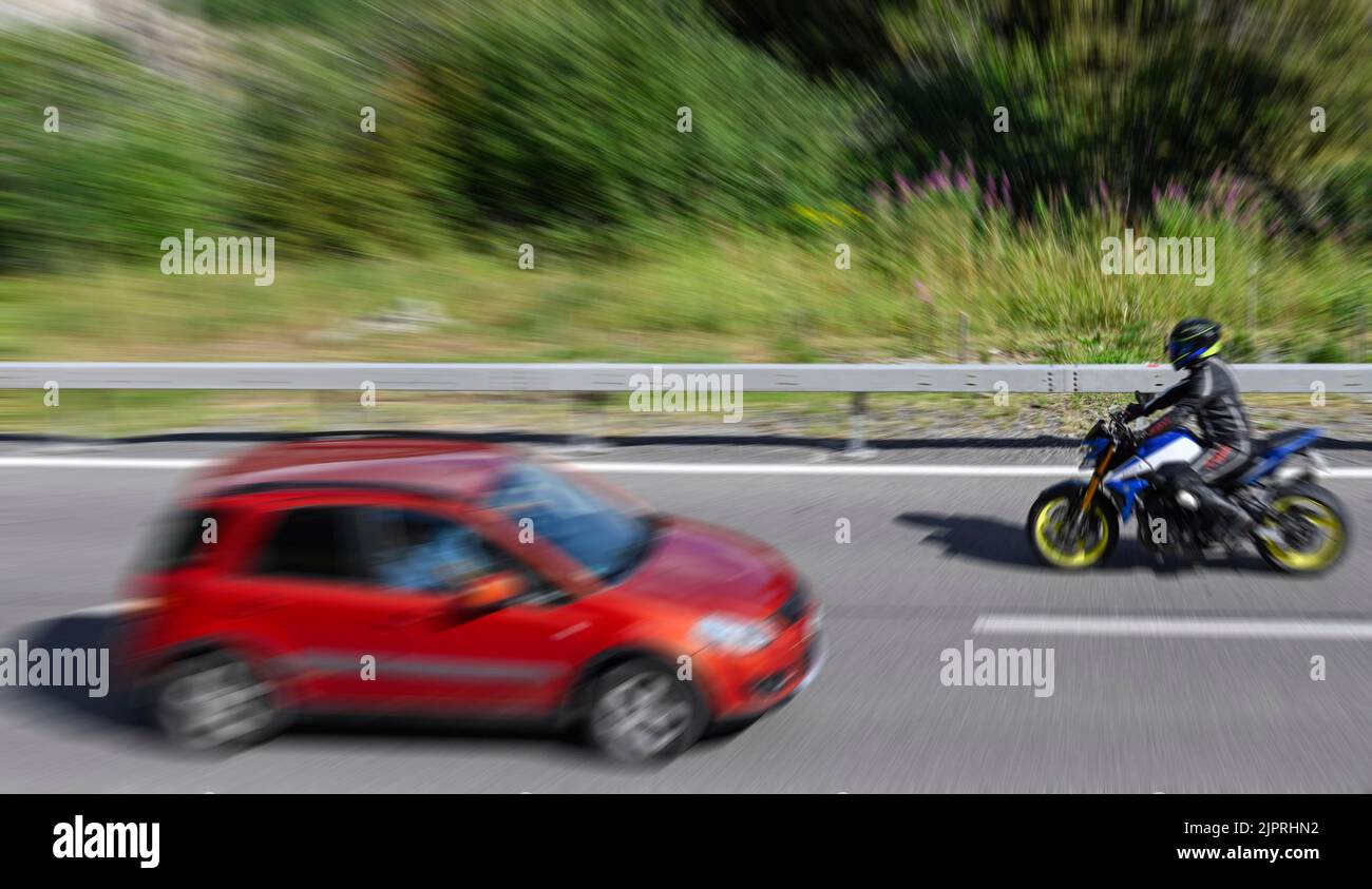 Wischen Bild PKW und Motorradfahrer Stockfoto