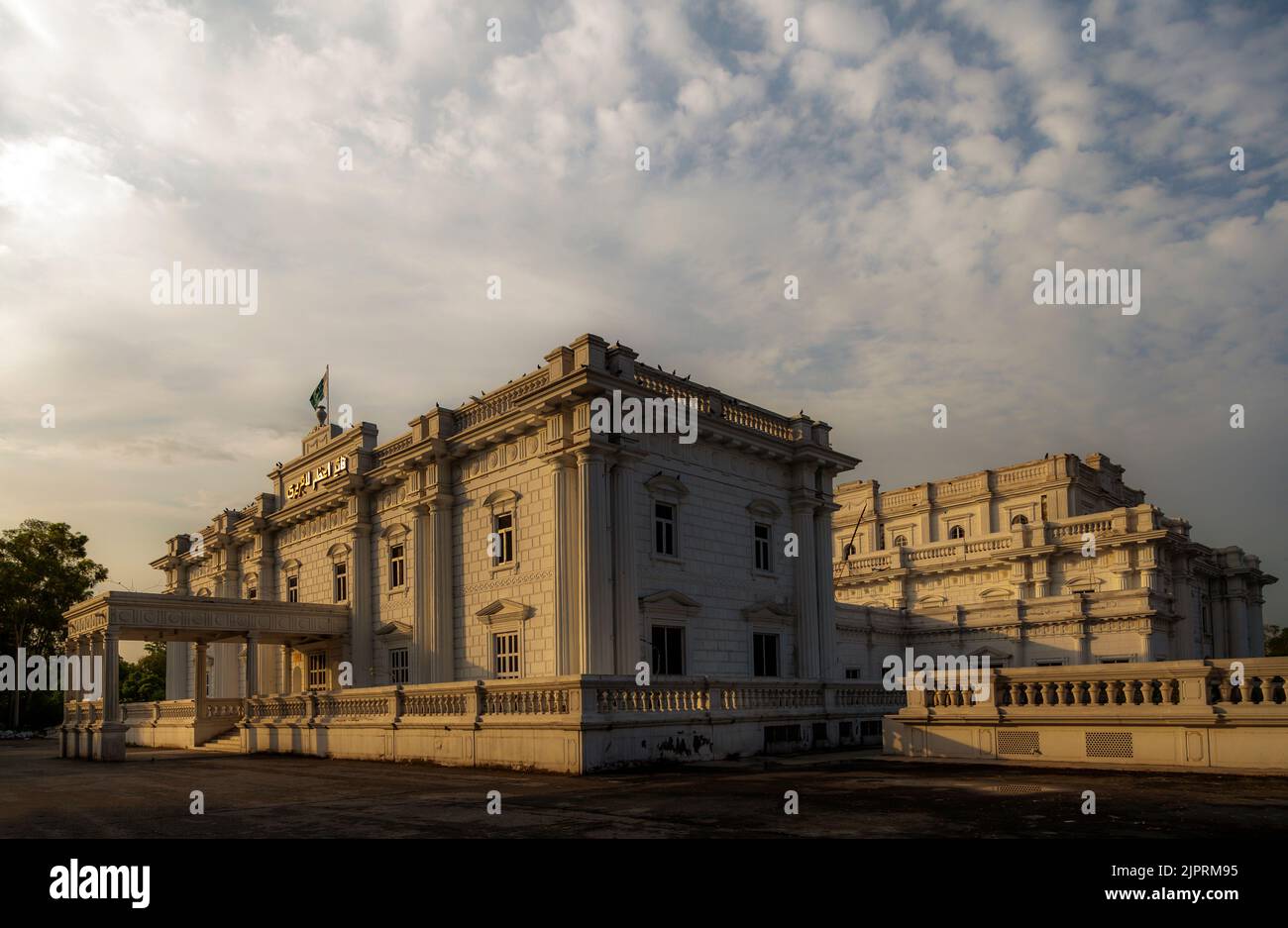 Die Leute fragen auch, ob wir die QuaideAzam Bibliothek besuchen