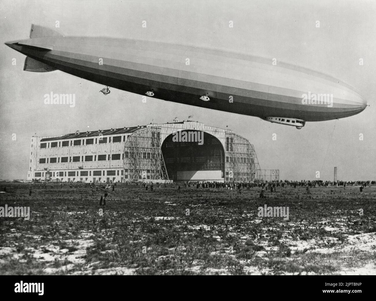 Das riesige Zeppelin Luftschiff LZ126 in Lakenhurst in New Jersey, USA, aufgenommen am 15.. Oktober 1924 Stockfoto
