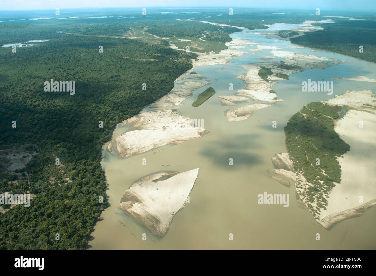 Eine Luftaufnahme des Rufiji-Flusses, dem größten in Ostafrika. Das aktuelle Nyerere Hydro Electric Dam-Projekt beunruhigt Umweltschützer über die Auswirkungen Stockfoto