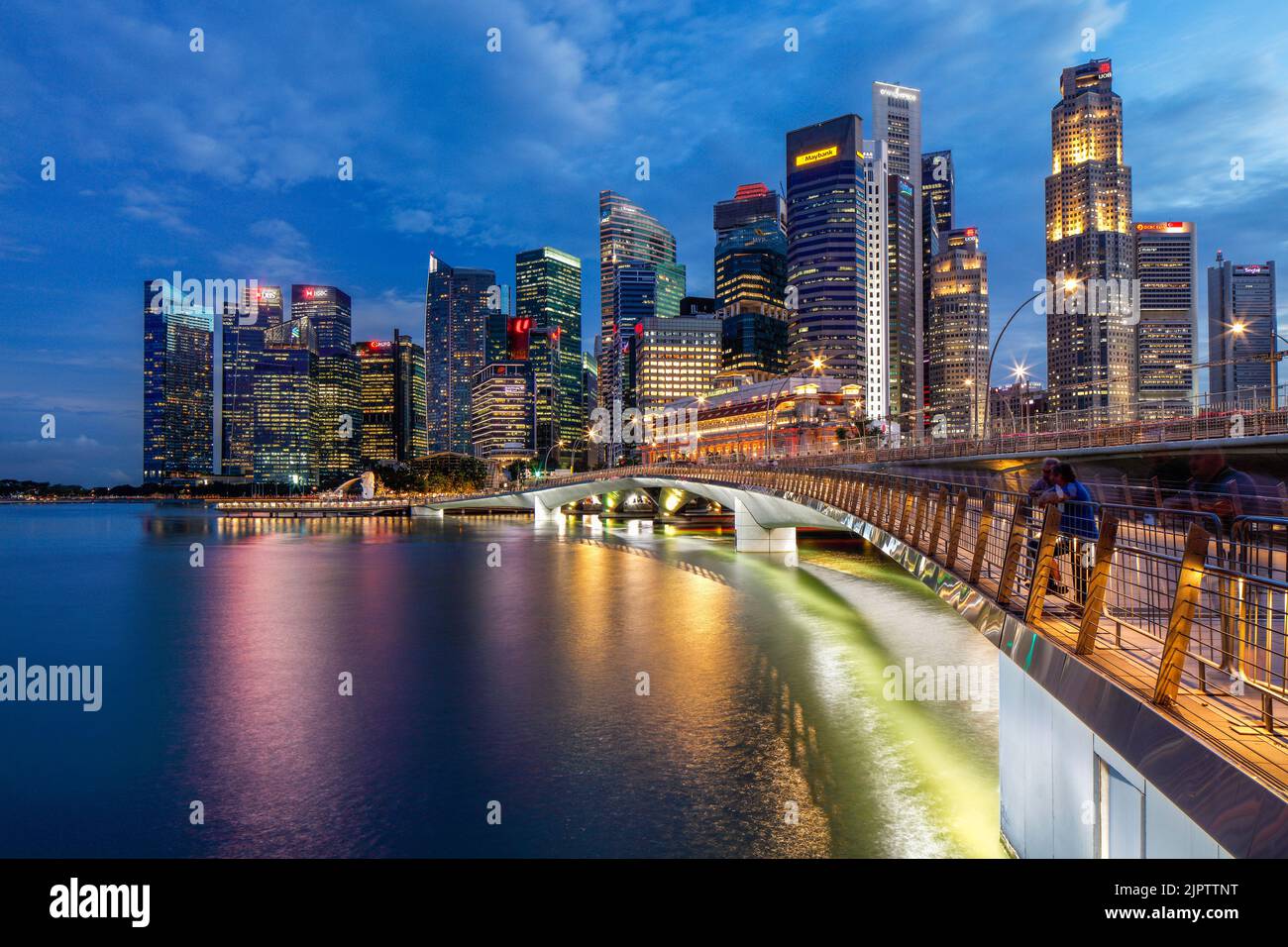 Singapur CBD während der blauen Stunde. Stockfoto