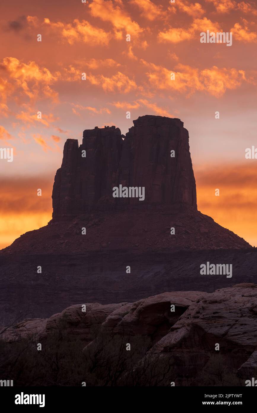 Einer der Buttes of the Cross bei Sonnenuntergang, Canyonlands National Park, Utah. Stockfoto