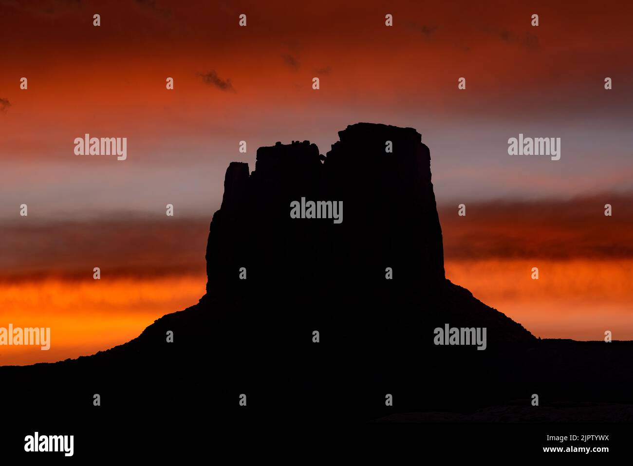 Einer der Buttes of the Cross bei Sonnenuntergang, Canyonlands National Park, Utah. Stockfoto