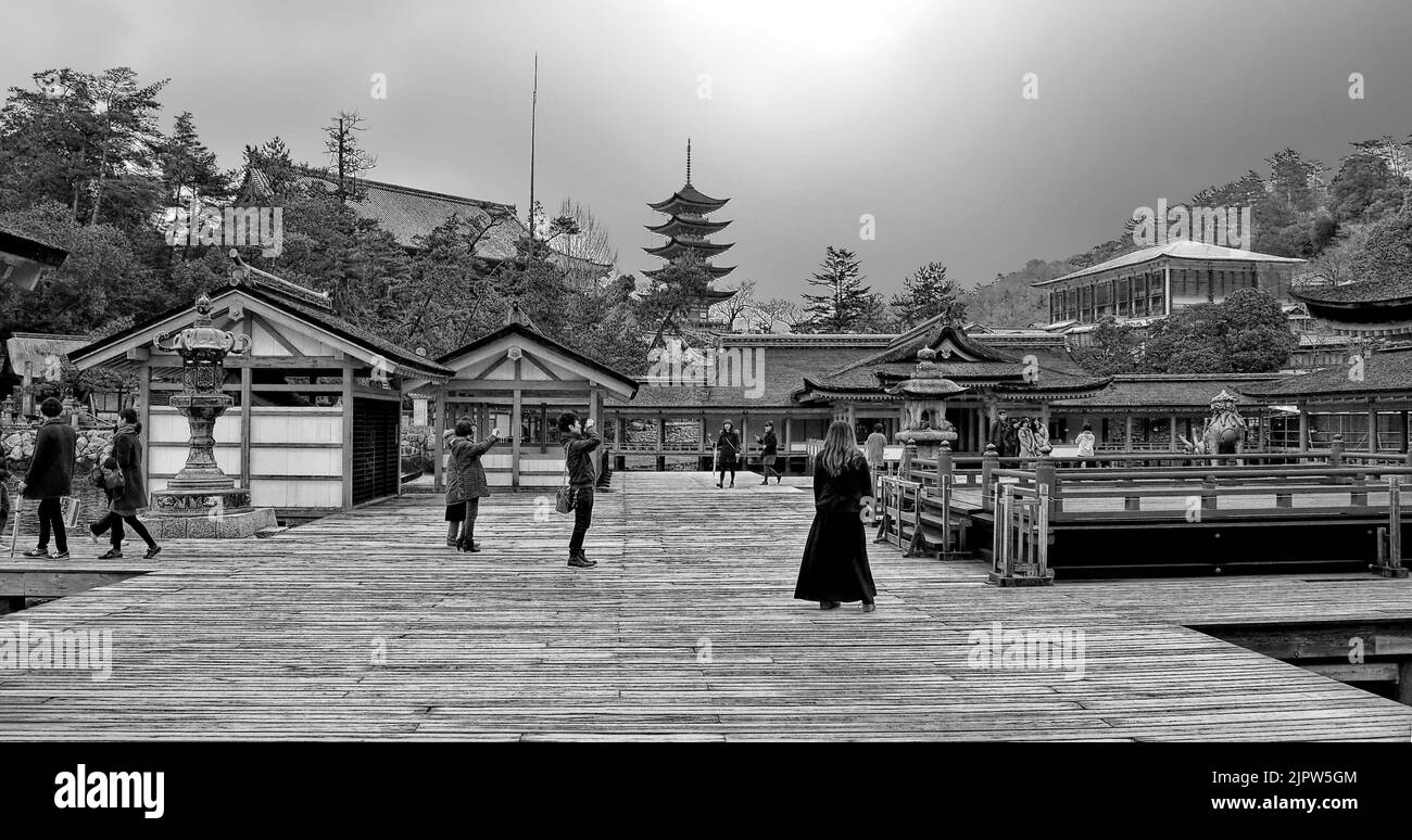 Itsukushimajinja ist ein ShintoSchrein auf der Insel Miyajima