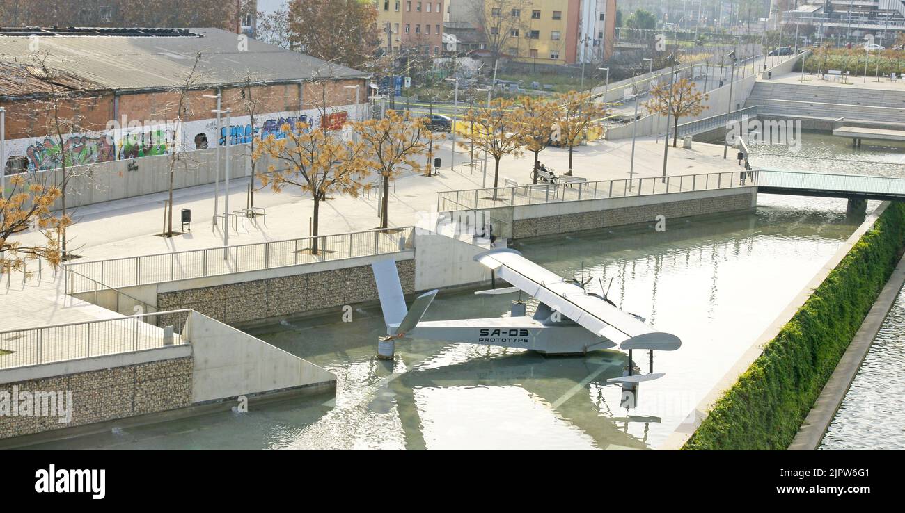 Zierflugzeug im Teich des Disseny Museums, Barcelona, Katalonien, Spanien, Europa Stockfoto