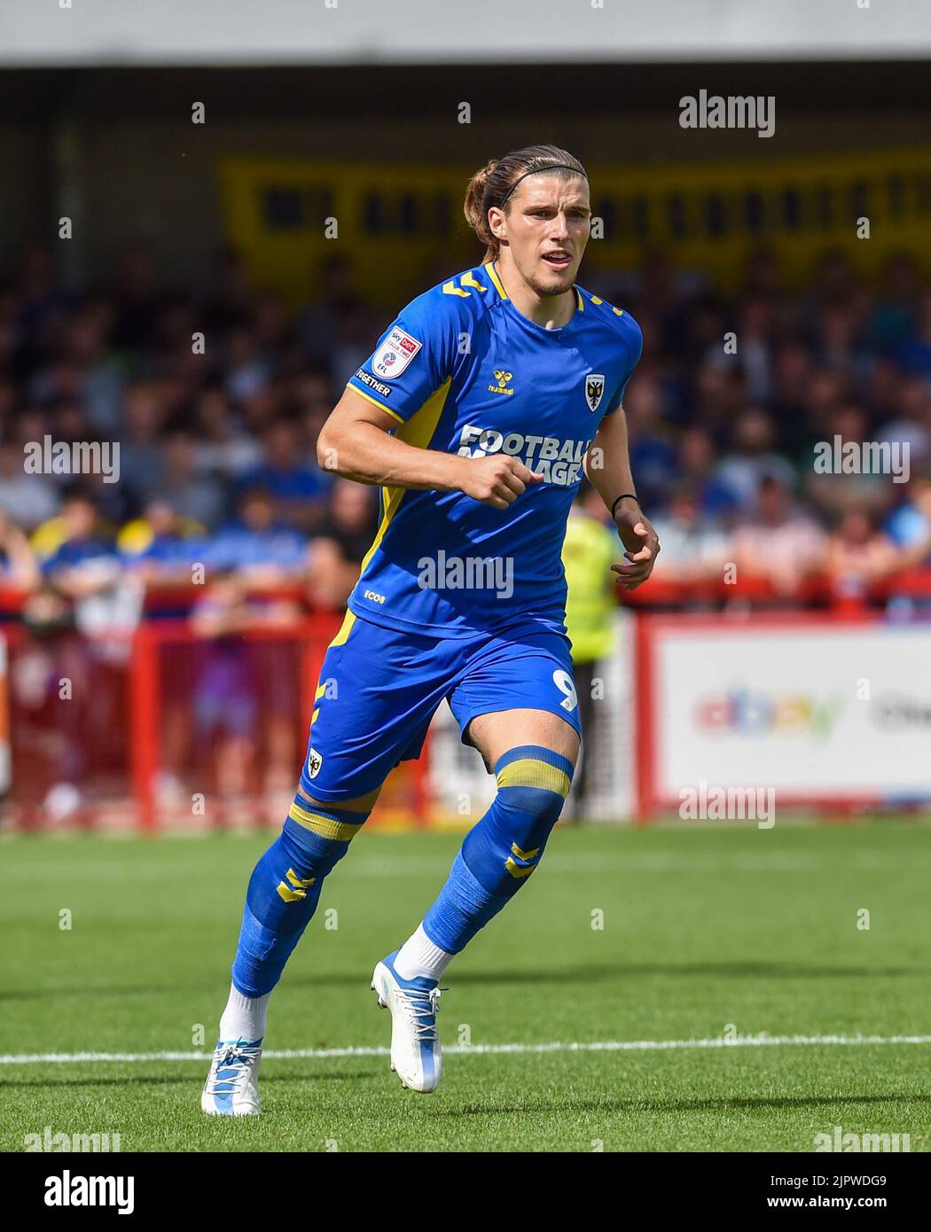 Josh Davison von AFC Wimbledon während des zweiten Spiels der EFL League zwischen Crawley Town und AFC Wimbledon im Broadfield Stadium , Crawley , Großbritannien - 20.. August 2022 nur zur redaktionellen Verwendung. Keine Verkaufsförderung. Für Football-Bilder gelten Einschränkungen für FA und Premier League. Keine Nutzung des Internets/Handys ohne FAPL-Lizenz - für Details wenden Sie sich an Football Dataco Stockfoto