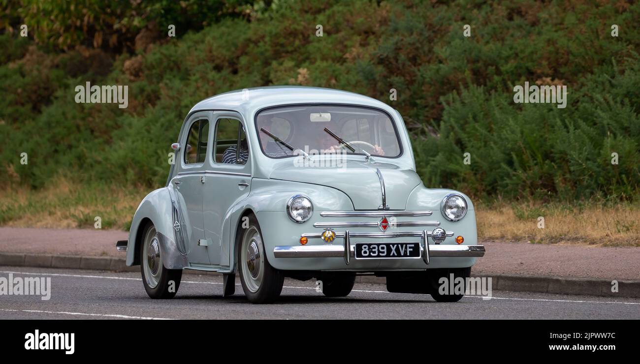 1958 blassblauer Renault 4CV Stockfoto