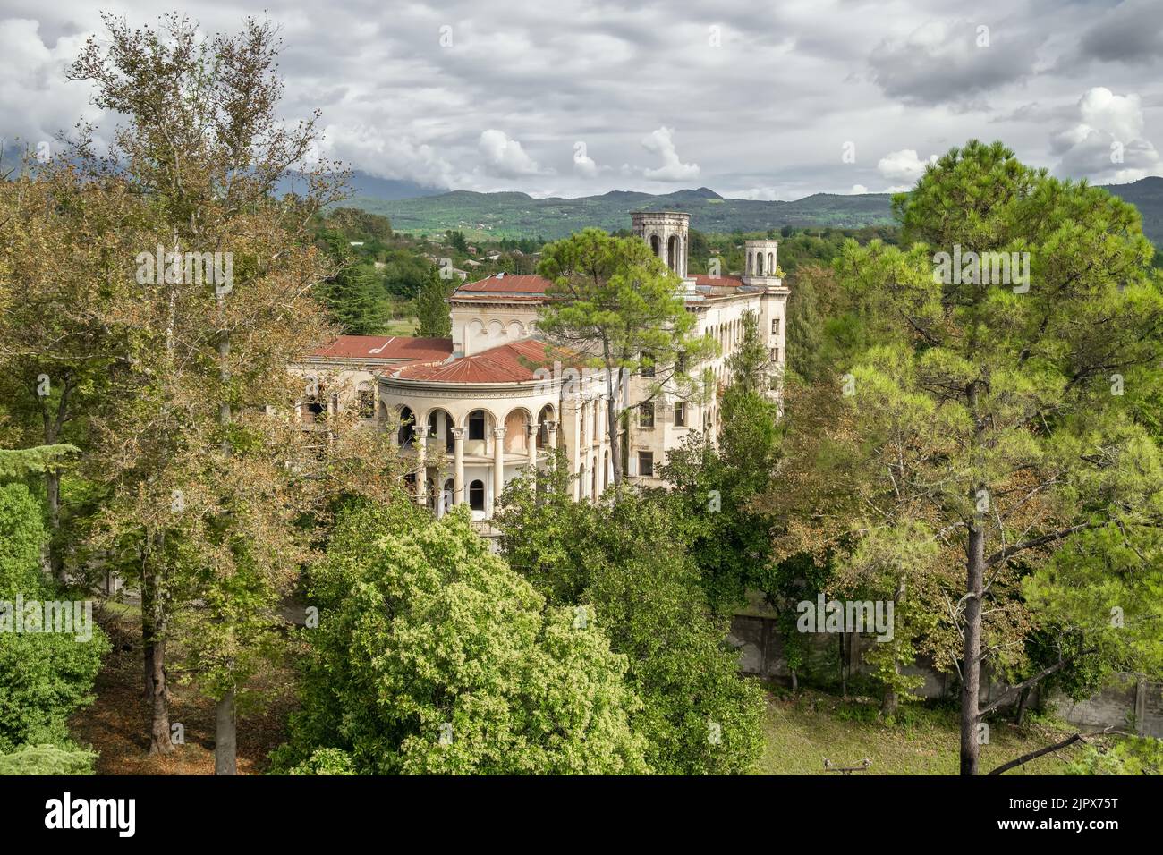 Verlassene sowjetische Spa Resort Gebäude in der Nähe der Stadt Kutaisi, Georgien Stockfoto