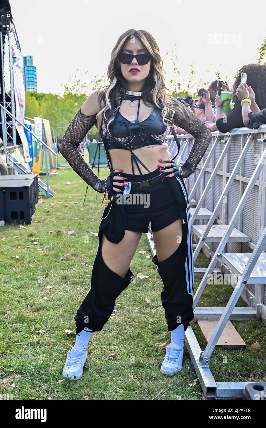London, Großbritannien. 20. August 2022. Sängerin Bellsavvy tritt beim LatinoLife in the Park 22 im brasilianischen Bundesstaat Finsbury Park, London, Großbritannien, auf. 20. August 2022. Quelle: Siehe Li/Picture Capital/Alamy Live News Stockfoto