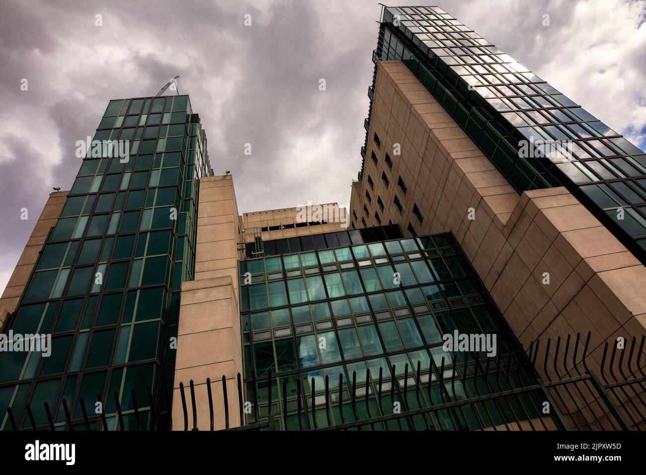SIS-Gebäude (MI6); Hauptquartier des Geheimdienstes, der britischen Nachrichtenagentur; 85 Albert Embankment, Vauxhall Cross, London Stockfoto