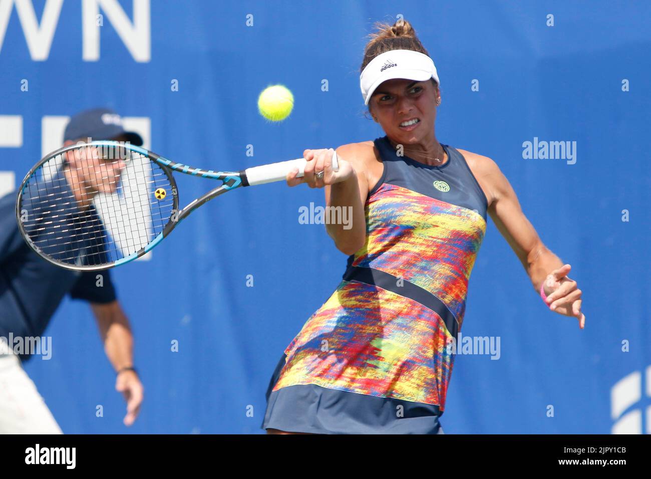 20/08/2022 - VANCOUVER, BC - AUGUST 20 : Halbfinale . Valentini Grammatikopoulo(gre) blue def Emma Navarro(USA) white during day eight of 2022 Odlum Brown VanOpen at Hollyburn Country Club on August 20, 2022, in West Vancouver, British Columbia, Canada.(Photo by Clelio Tomaz/Pximages Stockfoto