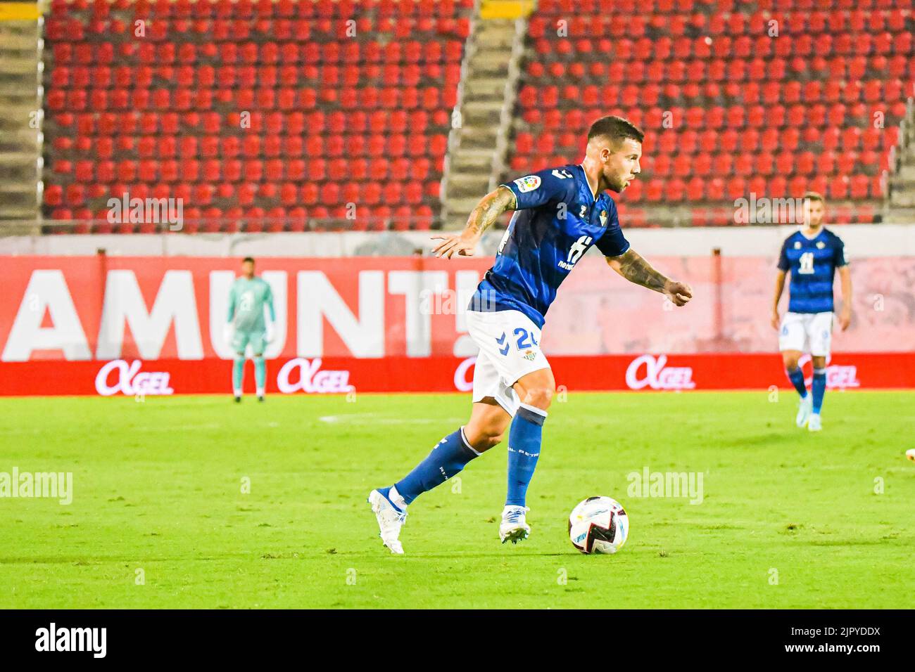 MALLORCA, SPANIEN - 20. AUGUST: Victor Camarasa von Real Betis im Spiel zwischen RCD Mallorca und Real Betis von La Liga Santander am 20. August 2022 im Visit Mallorca Stadium Son Moix in Mallorca, Spanien. (Foto von Samuel Carreño/PxImages) Stockfoto