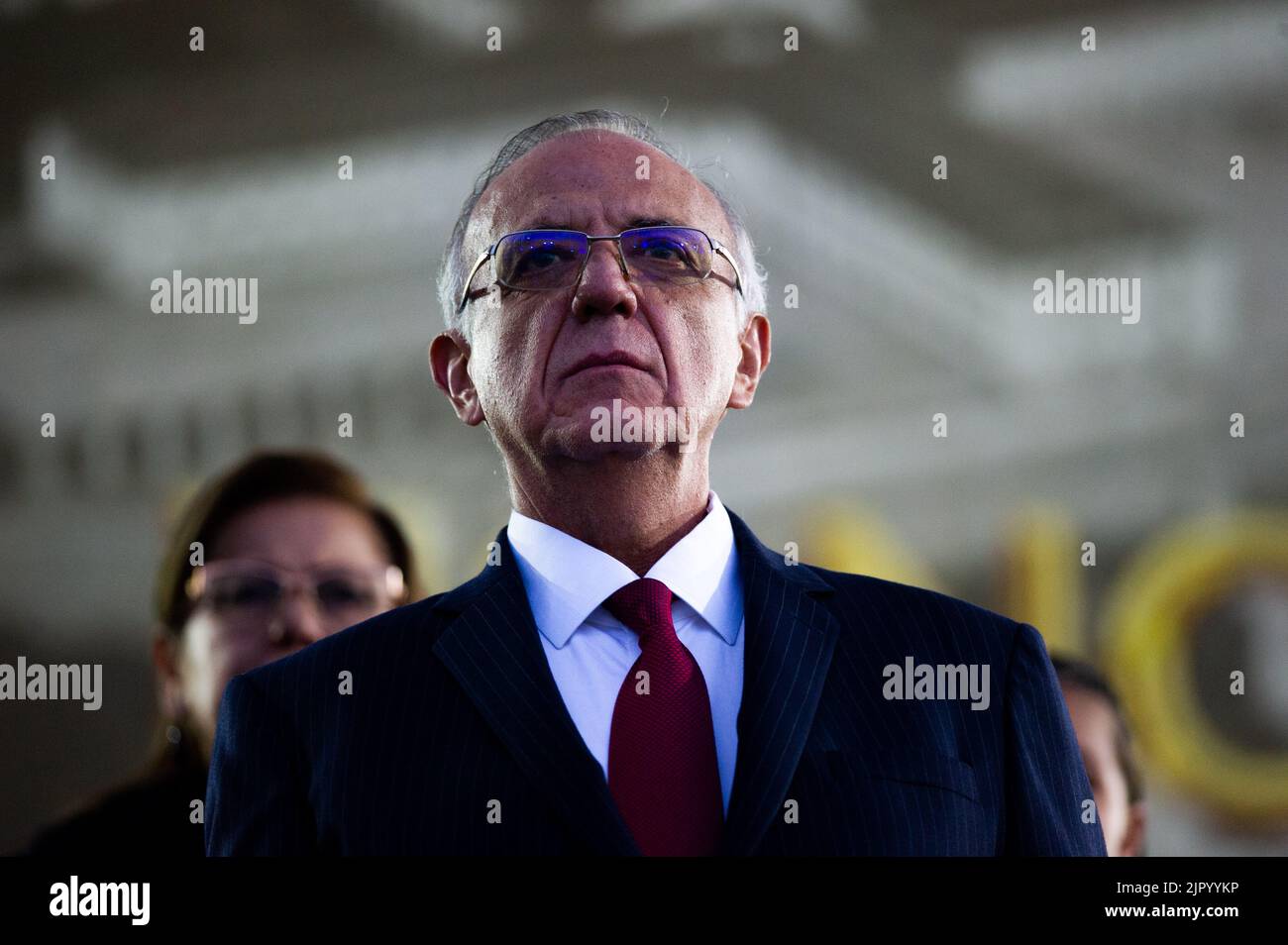 Bogota, Kolumbien. 20. August 2022. Der kolumbianische Verteidigungsminister Ivan Velasquez während der Vereidigungszeremonie des kolumbianischen Verteidigungsministers Ivan Velasquez und der militärischen Kommandozeile auf der „Escuela militar de Cadetes, General Jose Maria Cordova“ in Bogota, Kolumbien, am 20. August 2022. Foto: Chepa Beltran/Long Visual Press Kredit: Long Visual Press/Alamy Live News Stockfoto