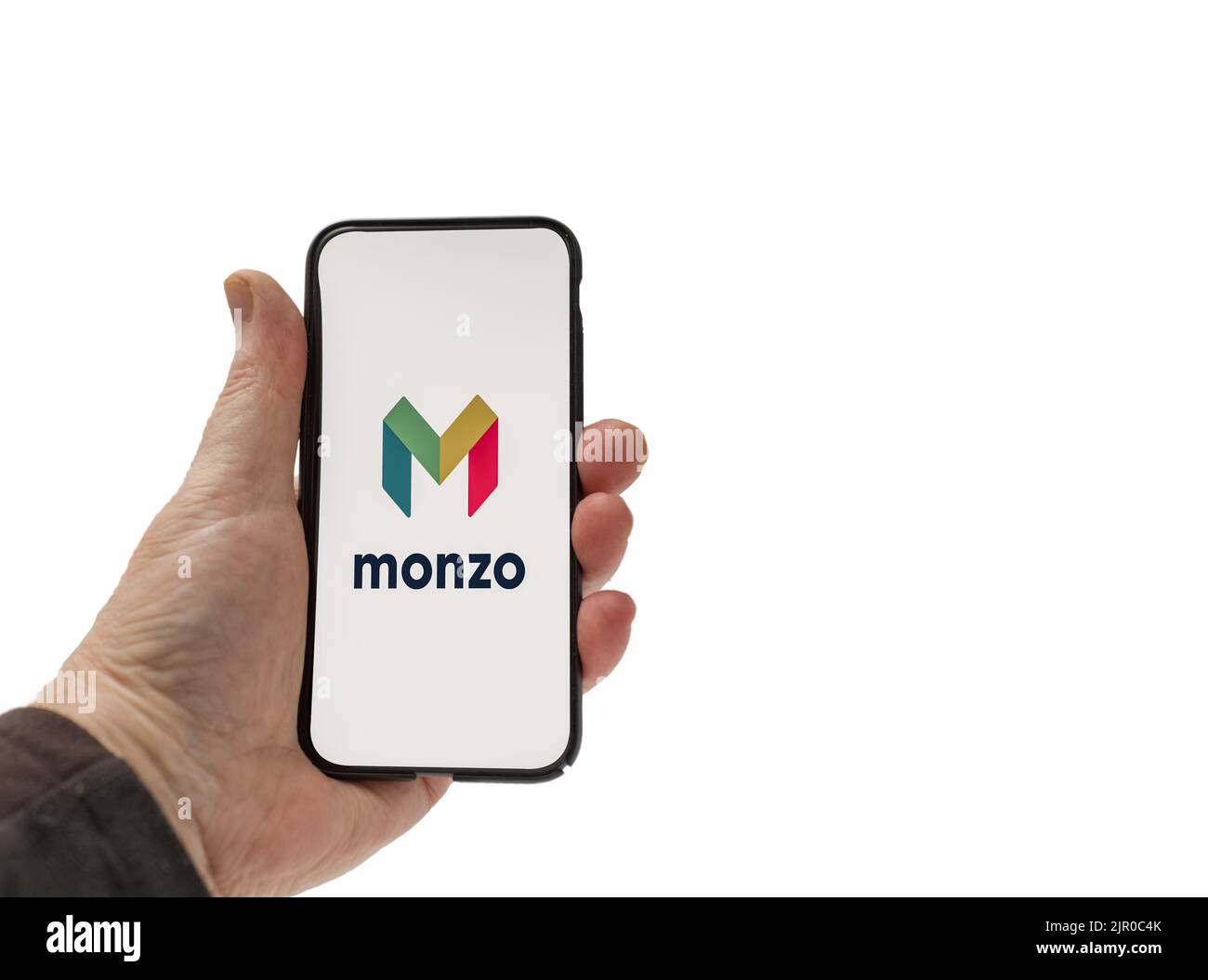 Cardiff Mid Glamorgan UK 20 2022. August Person mit Mobiltelefon und Monzo Bank Logo auf weißem Hintergrund Stockfoto