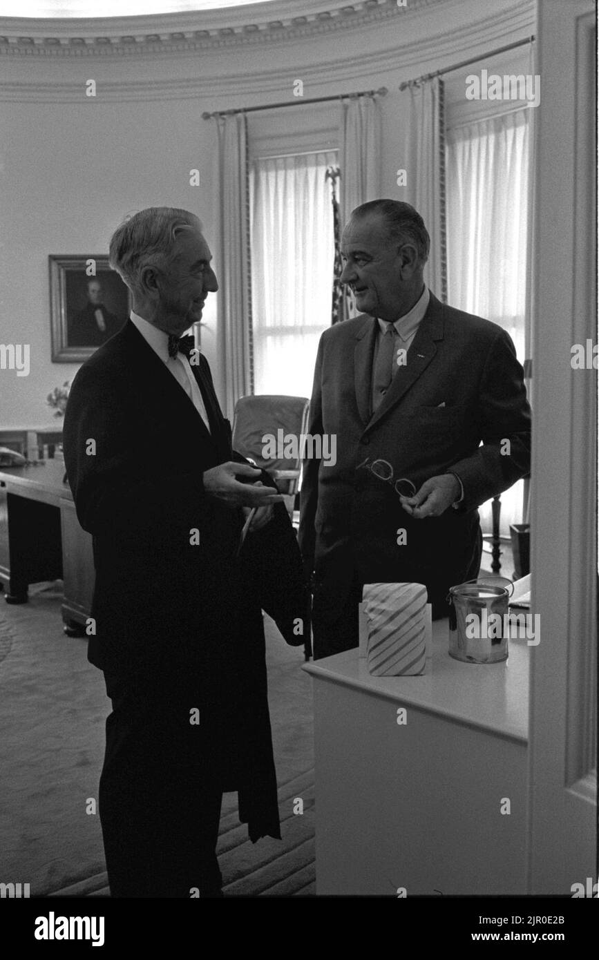 Tom Clark mit Präs. Johnson Stockfoto