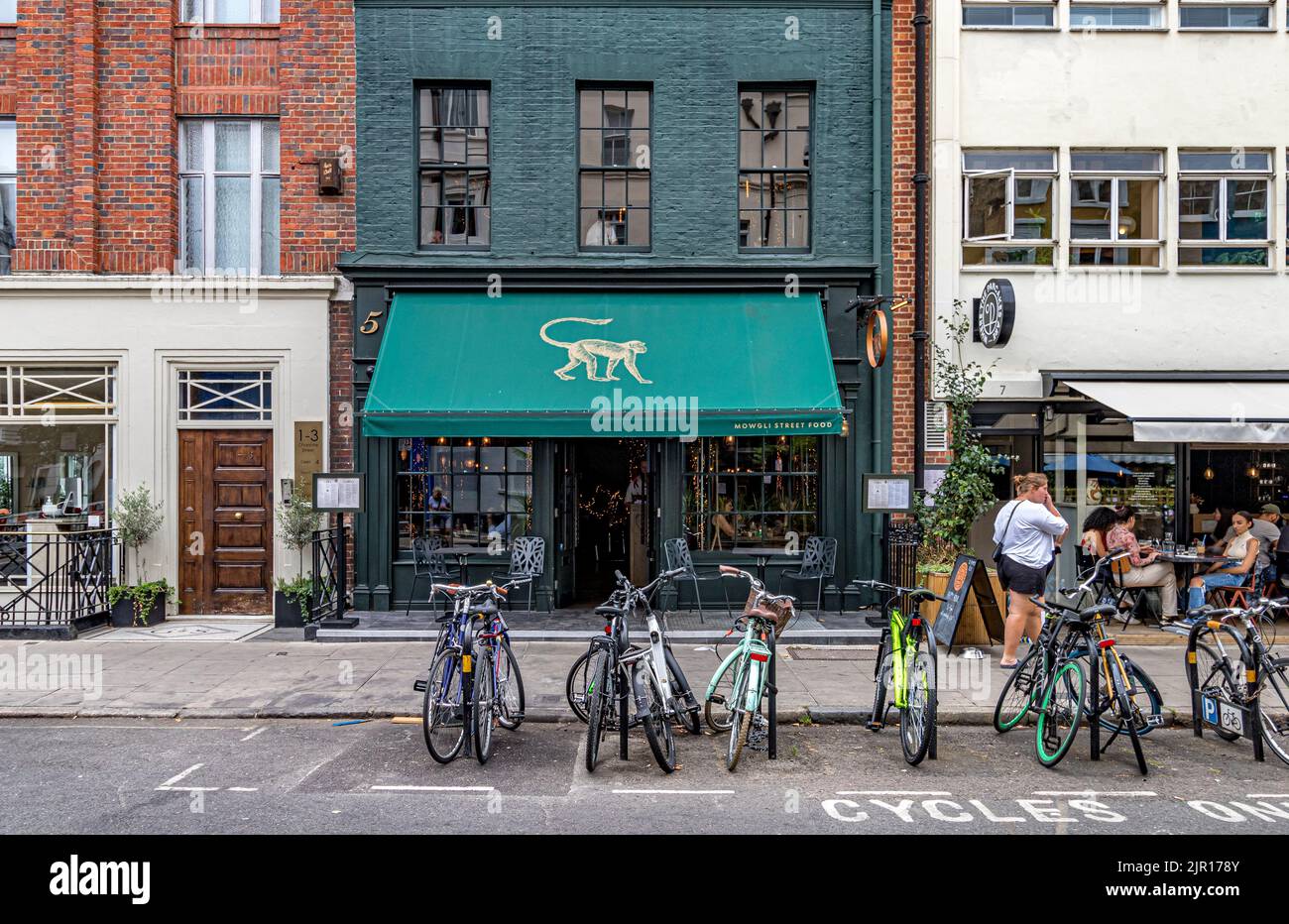 Mowgli Street Food Restaurant in der Charlotte Street in Fitzrovia, spezialisiert auf frische indische Hausmannskost, London W1 Stockfoto