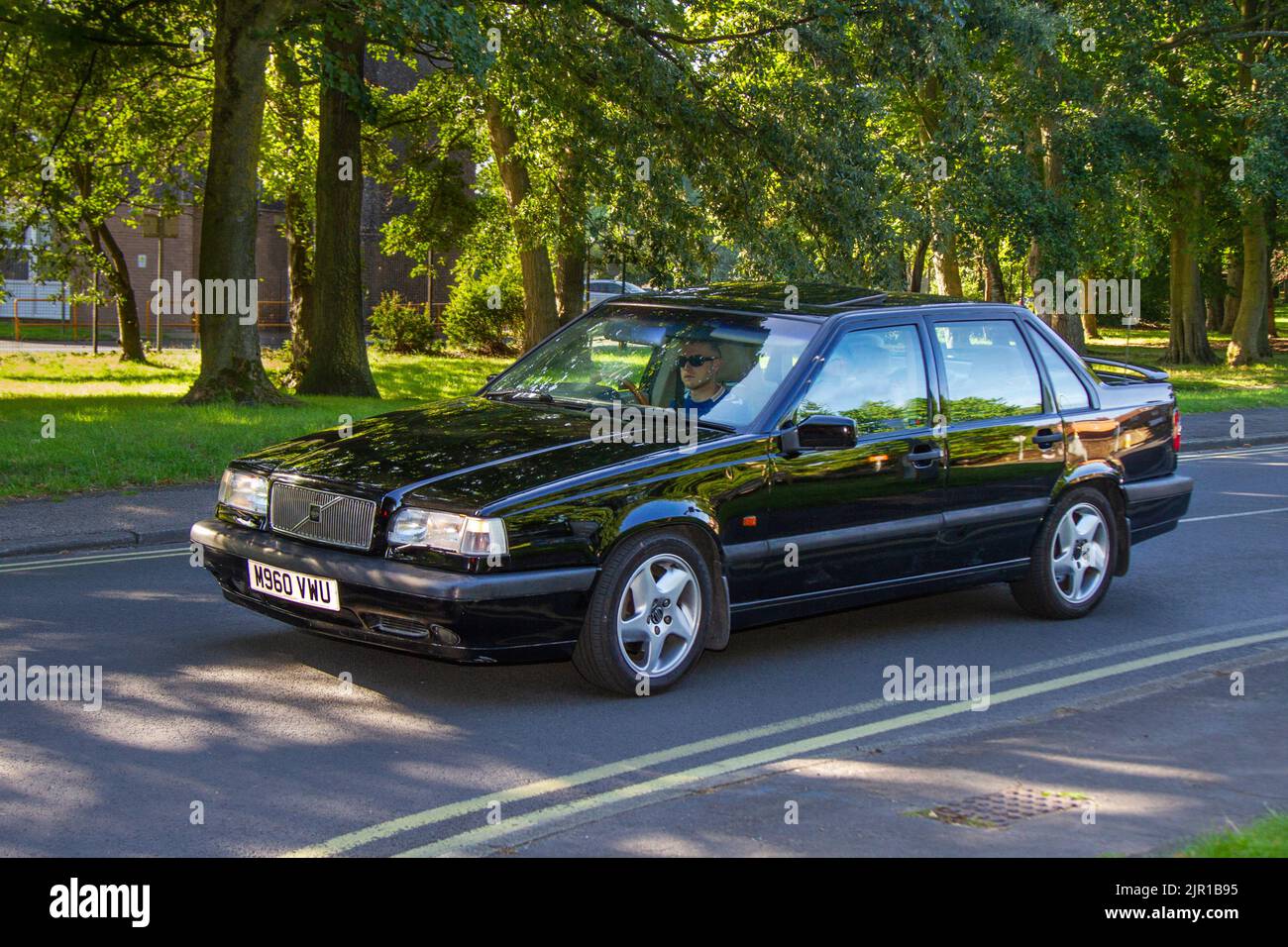 1995 90s, Neunzigs Black VOLVO 800 Series 850 GLE 95 4-Gang-Automatik, 2319cc-Benziner-Limousine; Vintage-Motoren und Fahrzeuge auf der Lytham Hall Summer Classic Car & Show 13., A Classic Vintage Collectible Transport Festival, Blackpool, UK Stockfoto