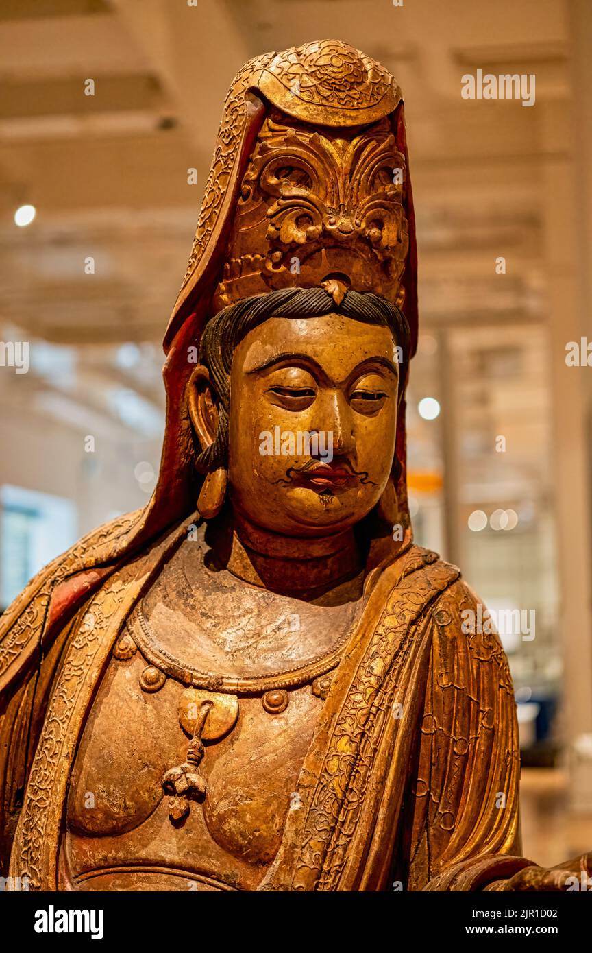 Bodhisattva aus der Yuan-Dynastie in der Provinz Shanxi in China. Das antike Objekt ist im Royal Ontario Museum zu sehen Stockfoto
