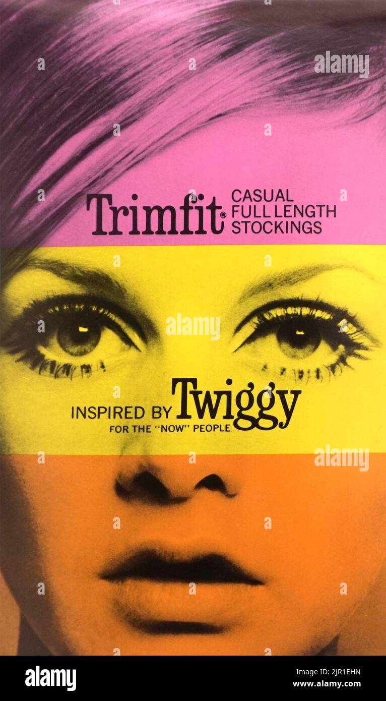 Twiggy Strumpfhose Paket original aus den 60er Jahren, hergestellt und verkauft auf dem amerikanischen Markt von Trimfit. Klassisches Twiggy-Bild in kräftigen Farben. Stockfoto