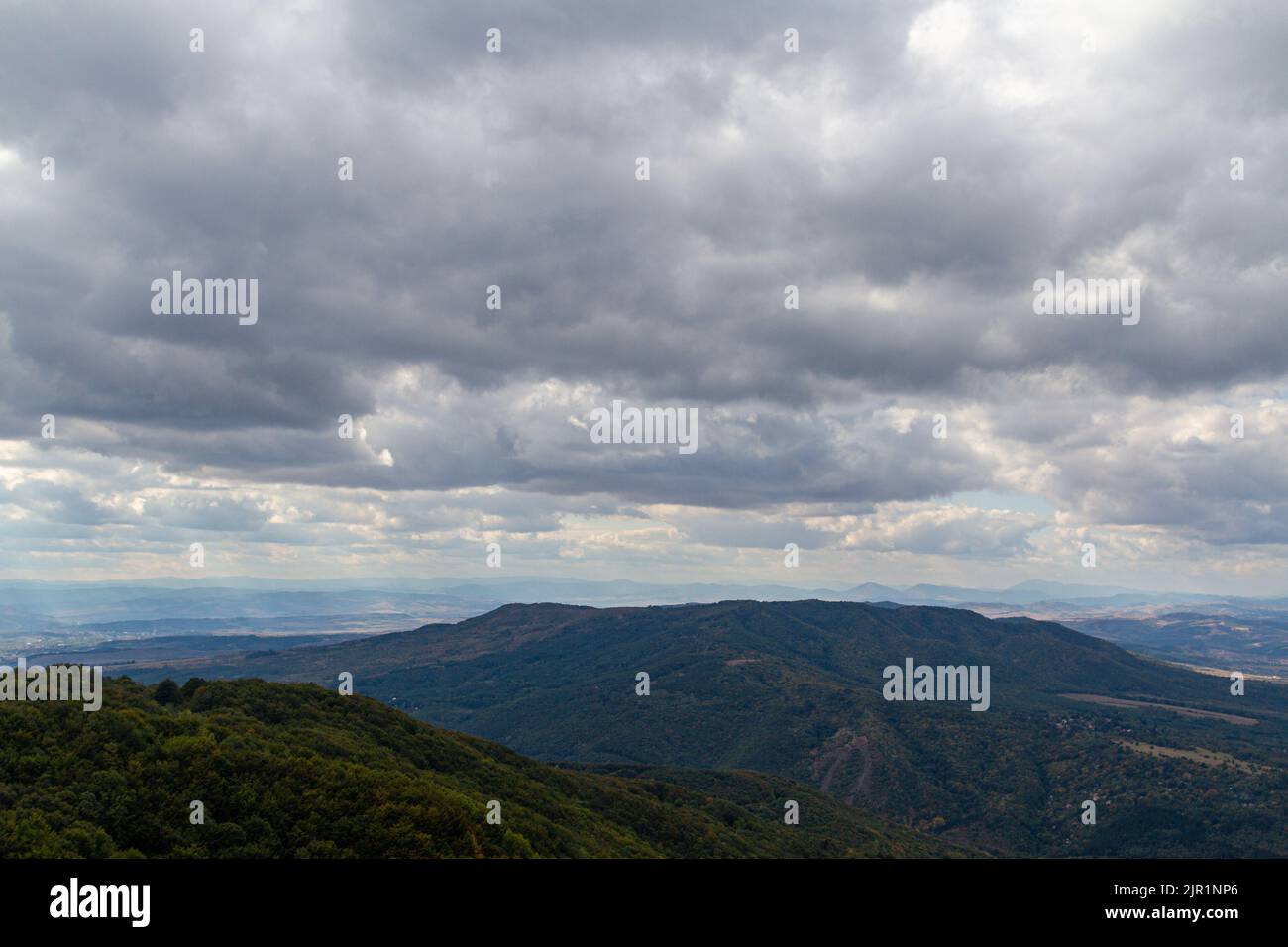 Luftaufnahme der Stadt Sofia, Bulgarien. Die Hauptstadt Bulgariens liegt im Westen des Landes am Fuße des Vitosha-Gebirges Stockfoto