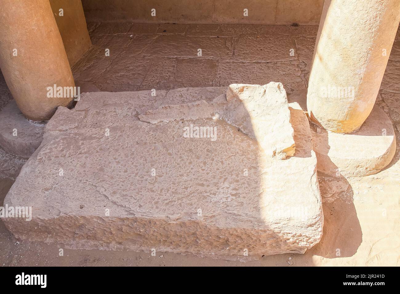 Ägypten, Saqqara, Grab des Horemheb, vielleicht die Reste des Pyramidions, das auf den Kapellen hätte stehen sollen. Stockfoto