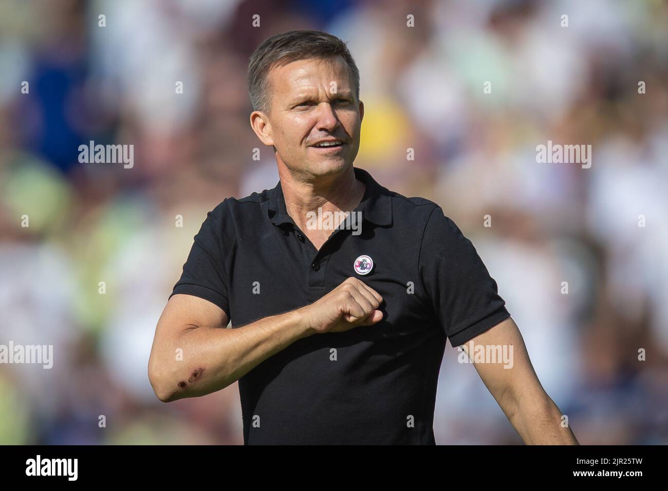 Jesse Marsch Manager von Leeds Vereinigte sich mit dem ‘Leeds Salute’, als er den Sieg über Chelsea 3-0 mit den Anhängern feiert Stockfoto