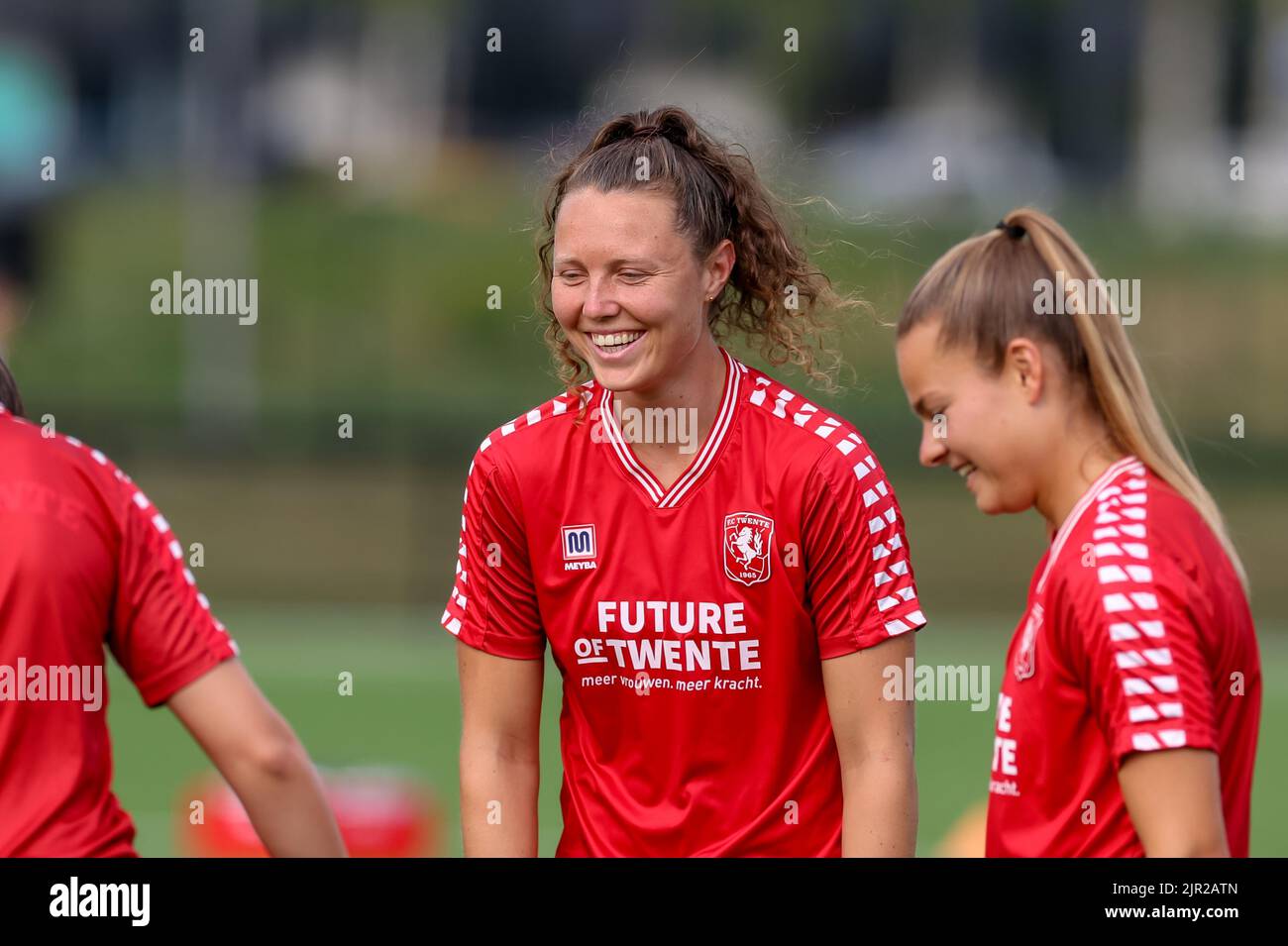 ENSCHEDE, NIEDERLANDE - 21. AUGUST: Fenna Kalma vom FC Twente während des Qualifikationsspiels der UEFA Woman's Champions League zwischen dem FC Twente VR und SL Benfica VR am 21. August 2022 im Sportcampus Diekman in Enschede, Niederlande (Foto: Marcel ter Bals/Orange Picles) Stockfoto