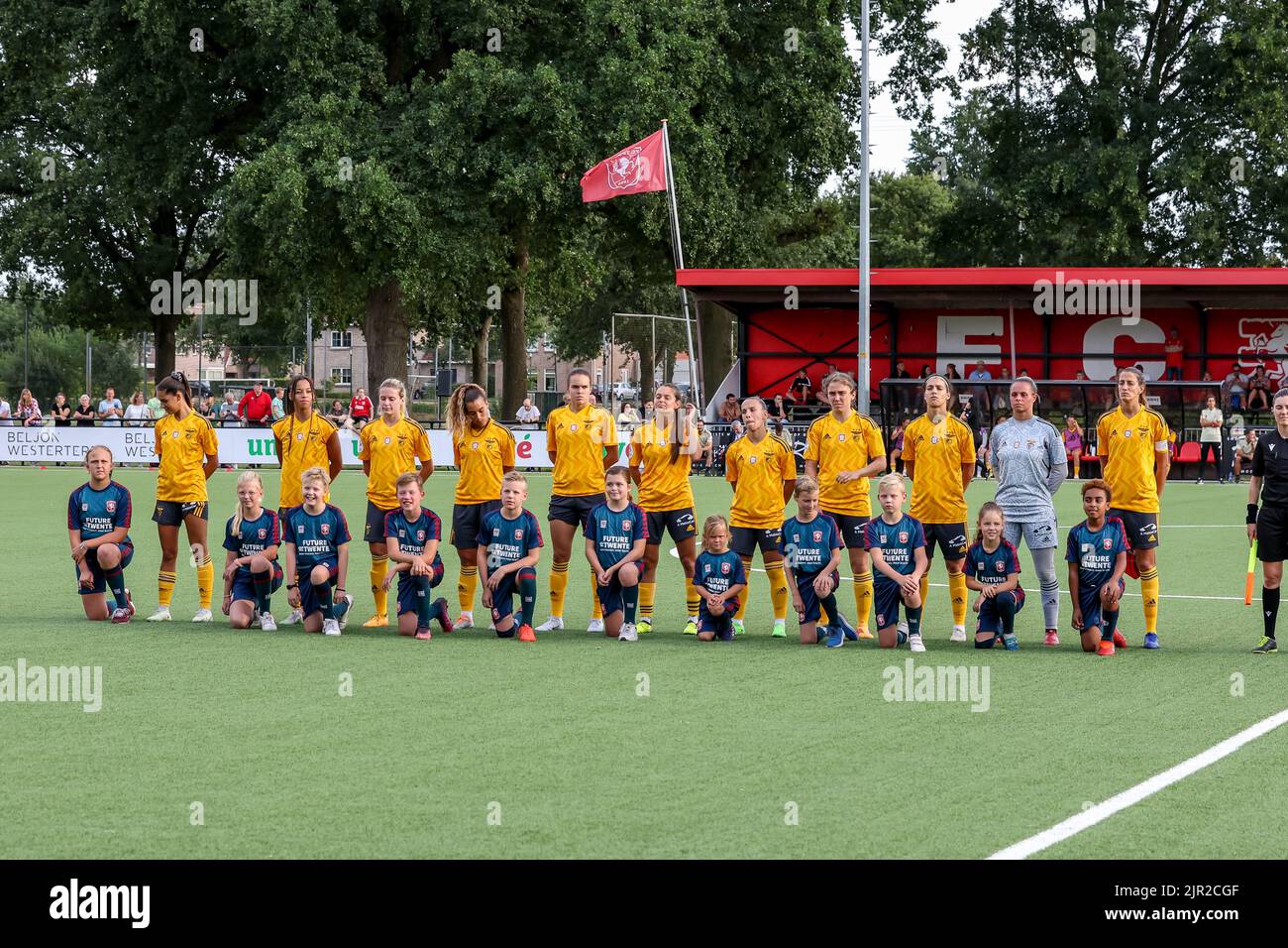 ENSCHEDE, NIEDERLANDE - 21. AUGUST: Spieler von SL Benfica während des UEFA Woman's Champions League Qualifikationsspiels zwischen dem FC Twente VR und SL Benfica VR am 21. August 2022 im Sportcampus Diekman in Enschede, Niederlande (Foto: Marcel ter Bals/Orange Picles) Stockfoto