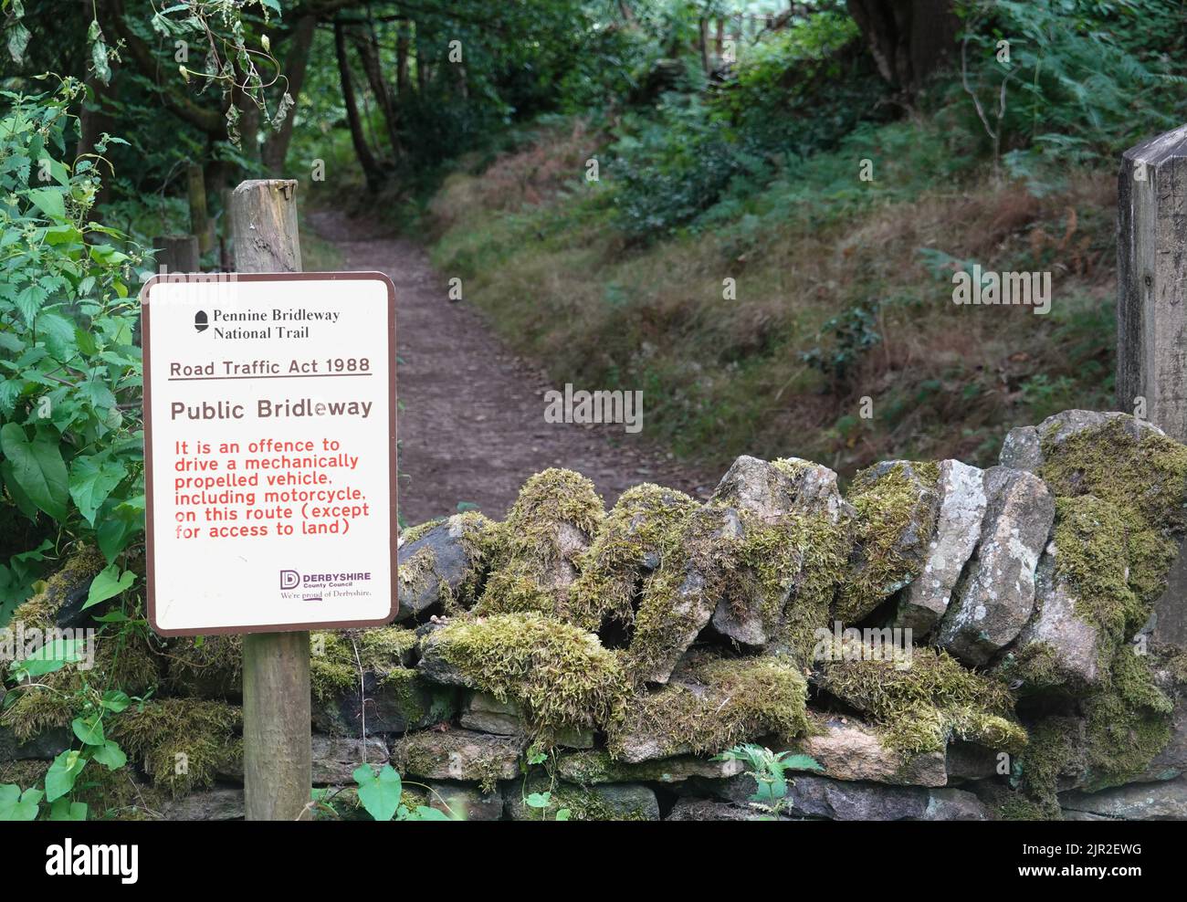 Eine öffentliche Überbrückungsmitteilung in Birch Valle, Derbyshire Stockfoto