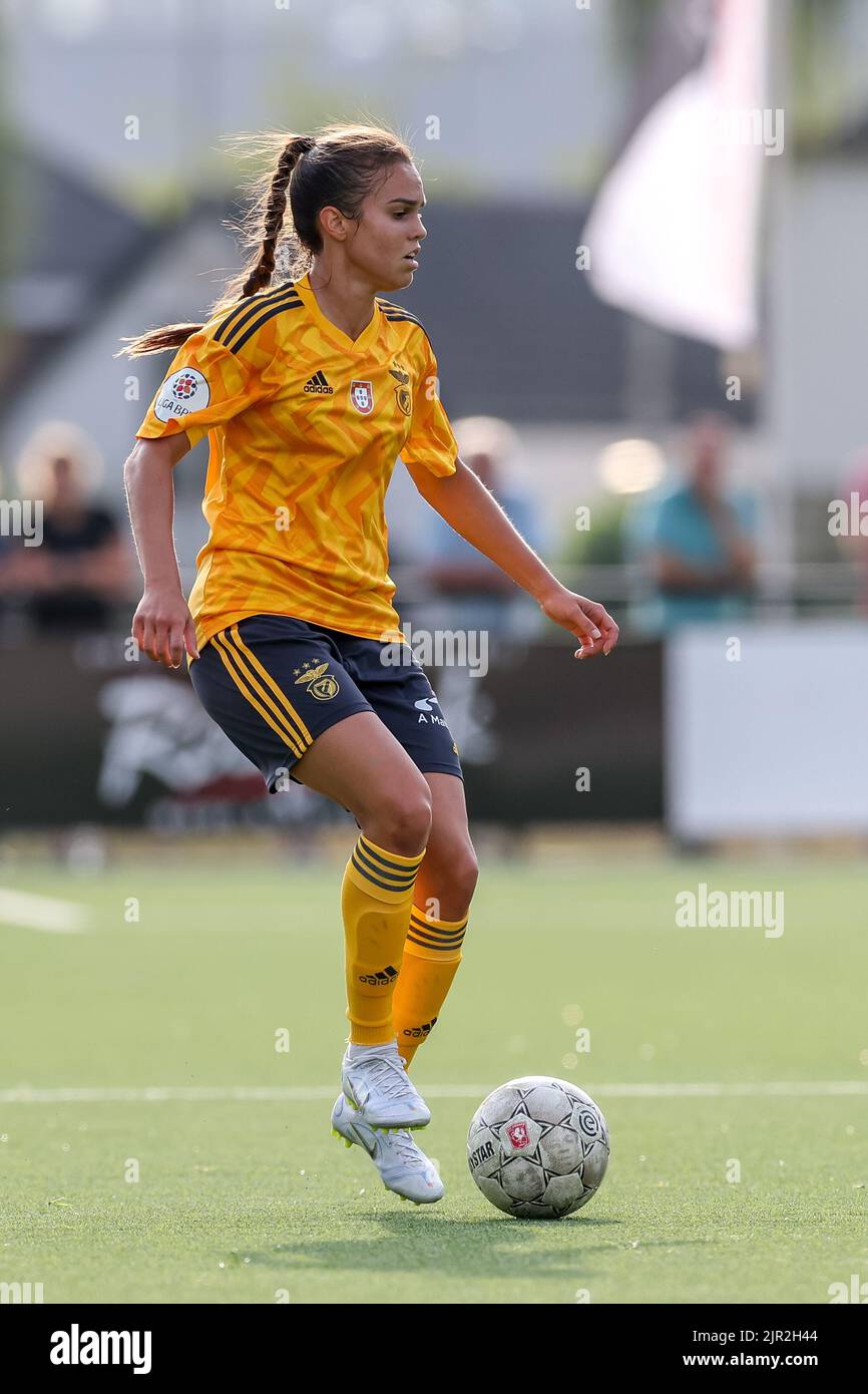 ENSCHEDE, NIEDERLANDE - 21. AUGUST: Ana Vitoria von SL Benfica während des UEFA Woman's Champions League Qualifikationsspiels zwischen dem FC Twente VR und SL Benfica VR am 21. August 2022 im Sportcampus Diekman in Enschede, Niederlande (Foto: Marcel ter Bals/Orange Picles) Stockfoto