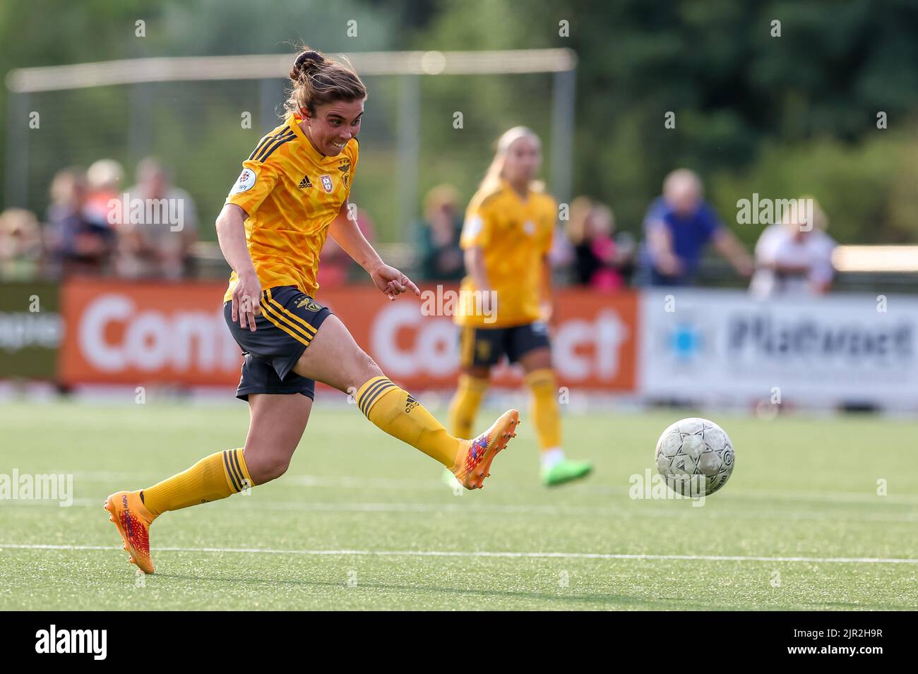 ENSCHEDE, NIEDERLANDE - 21. AUGUST: Daniela Silva von SL Benfica während des UEFA Woman's Champions League Qualifikationsspiels zwischen dem FC Twente VR und SL Benfica VR am 21. August 2022 in Enschede, Niederlande (Foto: Marcel ter Bals/Orange Picles) Stockfoto