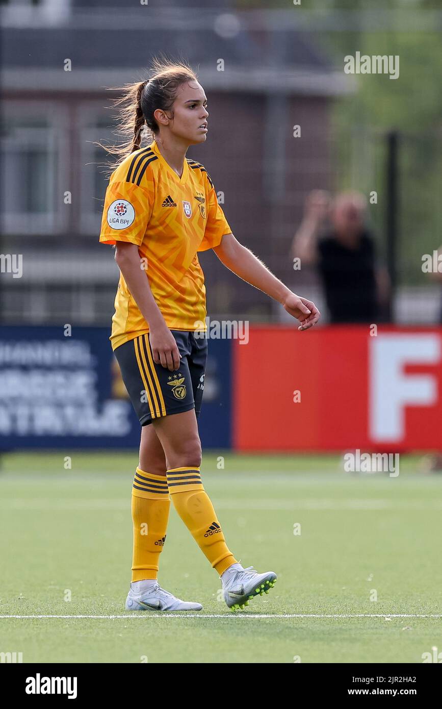 ENSCHEDE, NIEDERLANDE - 21. AUGUST: Ana Vitoria von SL Benfica während des UEFA Woman's Champions League Qualifikationsspiels zwischen dem FC Twente VR und SL Benfica VR am 21. August 2022 im Sportcampus Diekman in Enschede, Niederlande (Foto: Marcel ter Bals/Orange Picles) Stockfoto