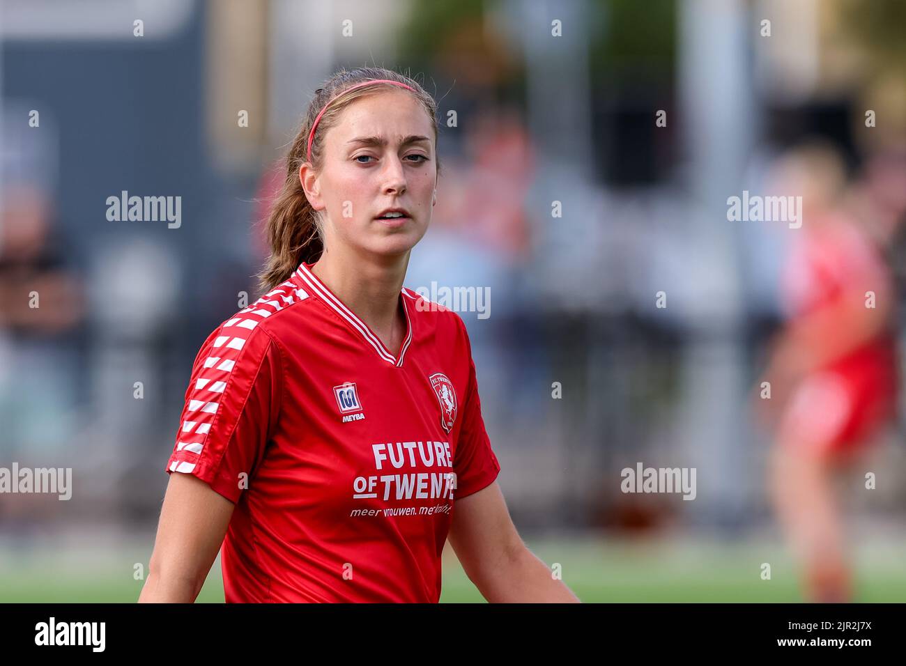 ENSCHEDE, NIEDERLANDE - 21. AUGUST: Suzanne Giesen vom FC Twente während des UEFA Woman's Champions League Qualifikationsspiels zwischen dem FC Twente VR und SL Benfica VR am 21. August 2022 im Sportcampus Diekman in Enschede, Niederlande (Foto: Marcel ter Bals/Orange Picles) Stockfoto