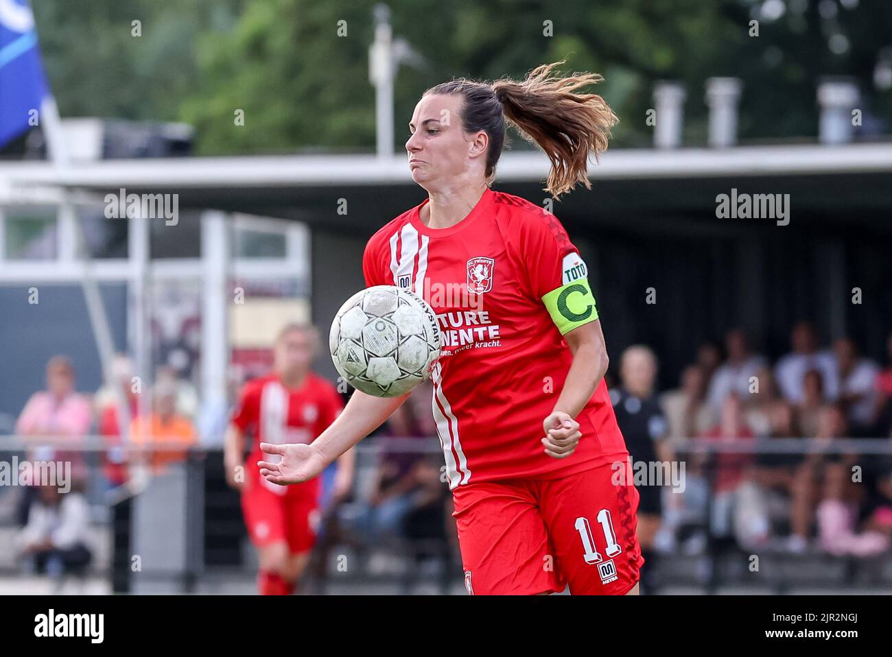 ENSCHEDE, NIEDERLANDE - 21. AUGUST: Renate Jansen vom FC Twente während des UEFA Woman's Champions League Qualifikationsspiels zwischen dem FC Twente VR und SL Benfica VR am 21. August 2022 im Sportcampus Diekman in Enschede, Niederlande (Foto: Marcel ter Bals/Orange Picles) Stockfoto