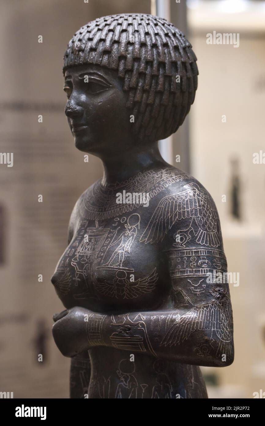 Kupferlegierung hohlgegossene Statue der Prinzessin-Priesterin Takushit im Archäologischen Museum in Athen Stockfoto