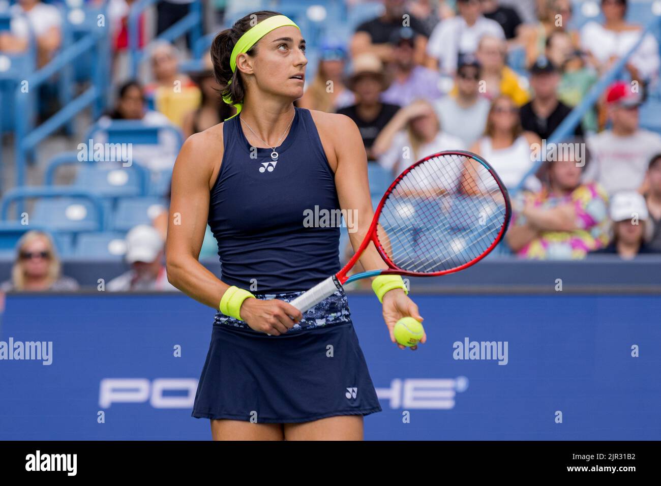 Mason, Ohio, USA. 21. August 2022. Caroline Garcia (FRA) bereitet sich darauf vor, während der Meisterschaft der Western und Southern Open im Lindner Family Tennis Center, Mason, Oh. (Bild: © Scott Stuart/ZUMA Press Wire) Stockfoto