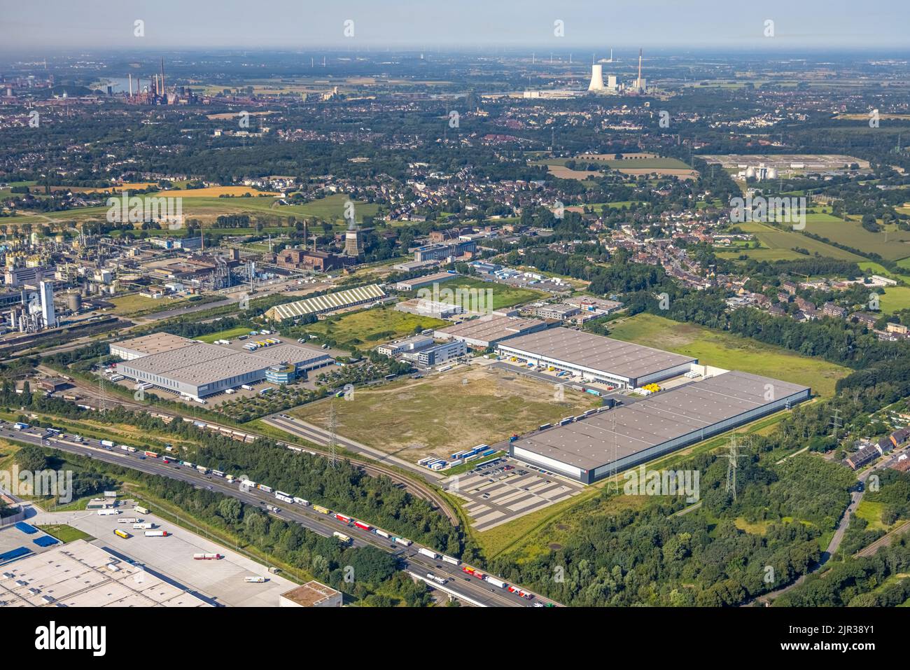 Luftbild, SEGRO Logistics Park Oberhausen sowie Lekkerland Logistics Center Oberhausen im Gewerbepark Waldteich im Bezirk Stockfoto