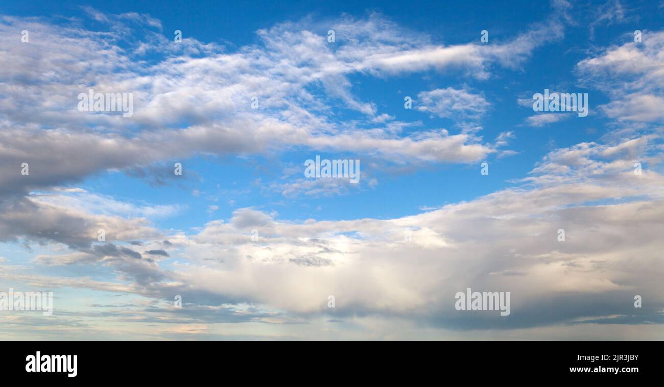 Abend Sonnenuntergang Blick auf den schönen Himmel Stockfoto