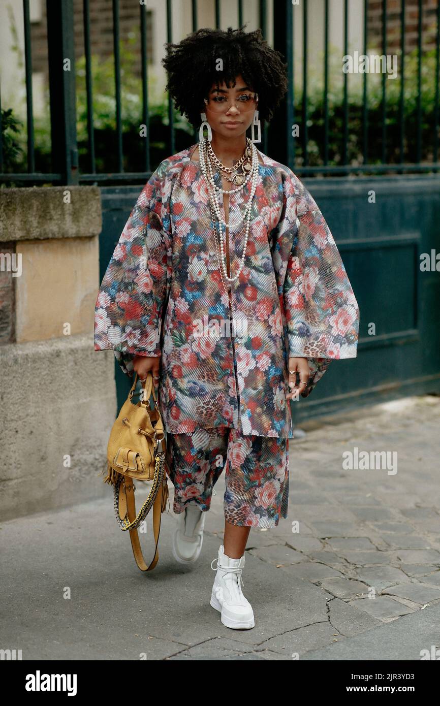 Im Stil der Straße, Sarah Monteil bei der Dior Spring-Summer 2023 Menswear Show, die am 24. Juni 2022 im Val de Grace, Paris, Frankreich, stattfand. Foto von Marie-Paola Bertrand-Hillion/ABACAPRESS.COM Stockfoto