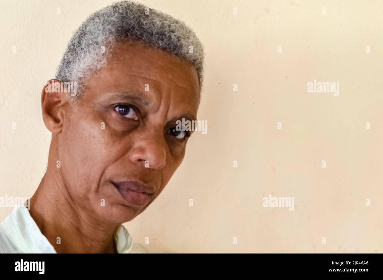 Ältere Frau über fünfundfünfzig Stockfoto