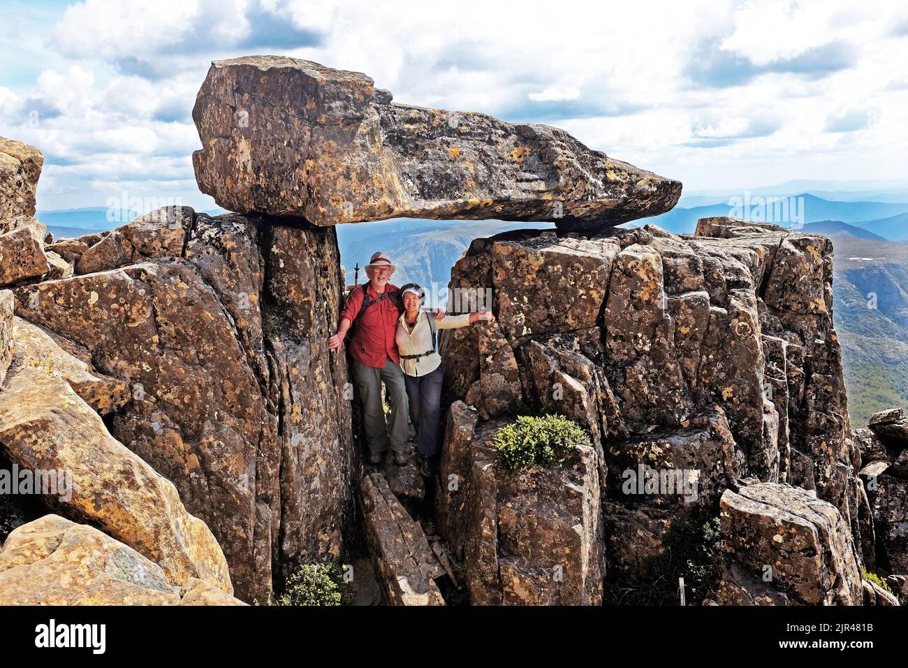 Ein älteres Paar auf dem Gipfel des Cardle Mountain in Tasmanien Stockfoto