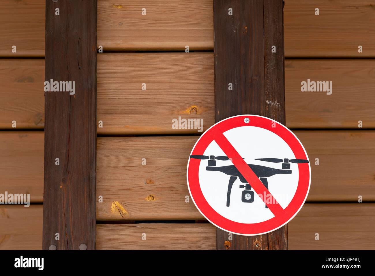 Verbotsschild, das bedeutet, dass Drohnenflüge verboten sind Stockfoto
