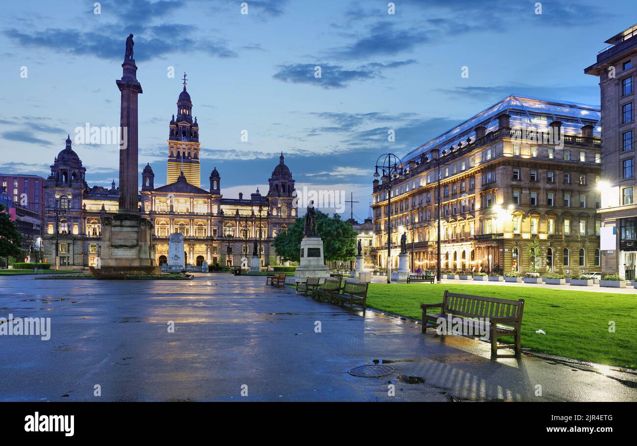 Glasgow City Chambers und George Square bei Nacht, Schottland Stockfoto