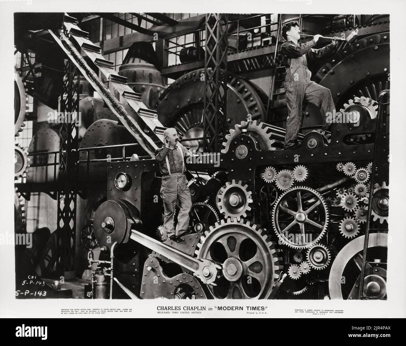 Charlie Chaplin und Paulette Goddard in Modern Times (United Artists, 1936). Filmszene. Stockfoto