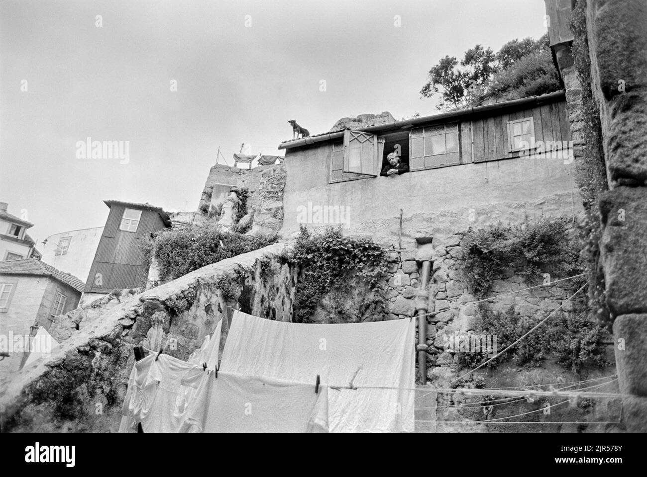 PORTUGAL - PORTO - 1970. Im Bezirk Ribeira von Porto, Nordportugal. Copyright-Foto: Von Peter Eastland. Stockfoto