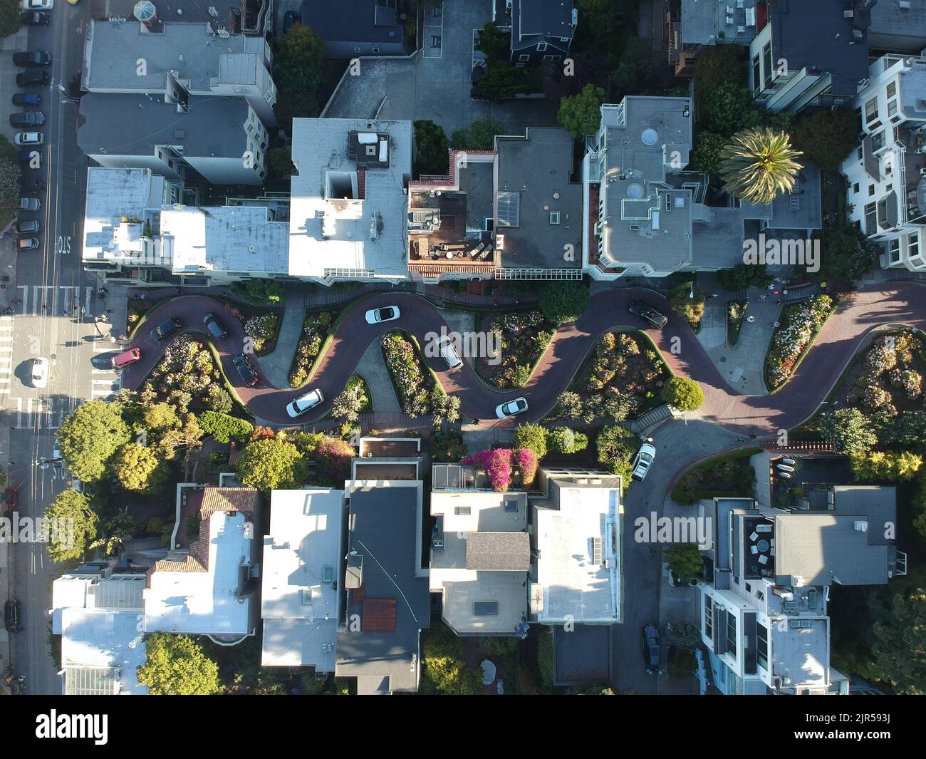 Eine Luftaufnahme der Lombard Street, die für ihre Haarnadelkurven in San Francisco berühmt ist Stockfoto