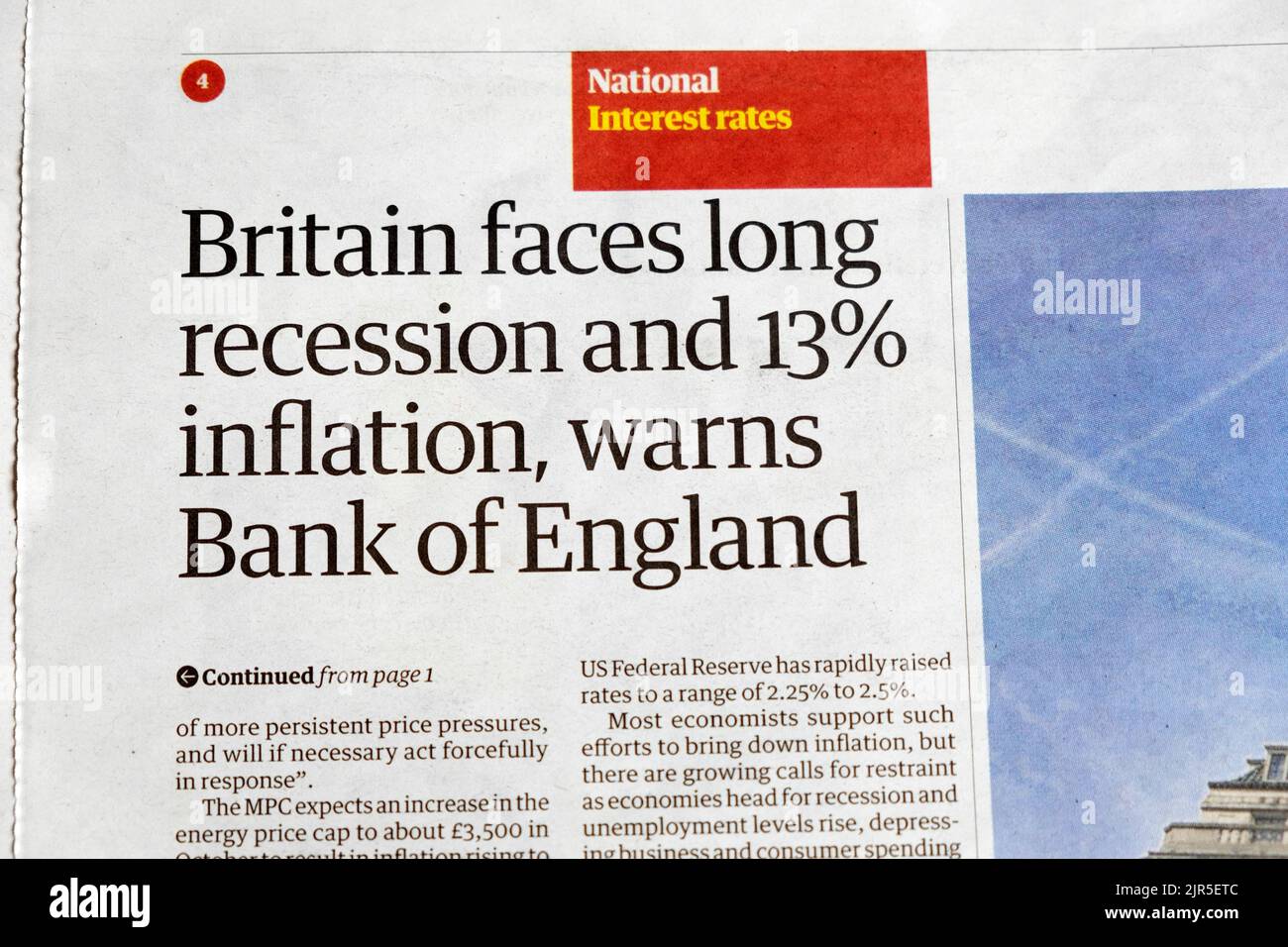 „Großbritannien steht vor einer langen Rezession und einer Inflation von 13 %“, warnt die Zeitung The Bank of England, Headline Financial article 5. August 2022 London England Großbritannien Stockfoto