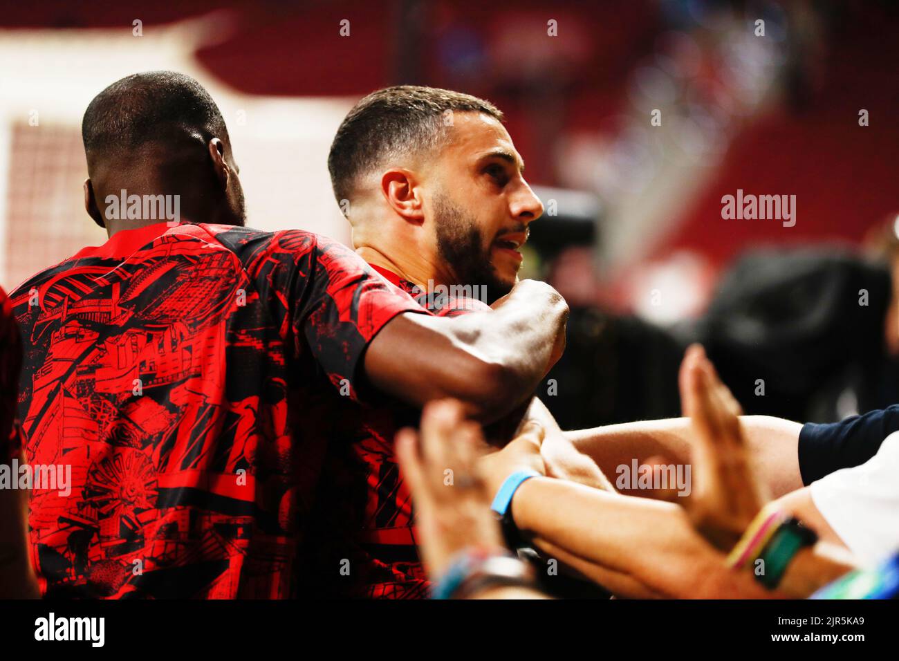 Madrid, Spanien - 21. August 2022, Mario Hermoso von Atletico de Madrid kämpft mit den Ultra-Fans von Atletico de Madrid nach dem spanischen Fußballspiel La Liga zwischen Atletico de Madrid und Villarreal CF am 21. August 2022 im Civitas Metropolitano Stadion in Madrid, Spanien - Foto: Oscar J. Barroso/DPPI/LiveMedia Stockfoto